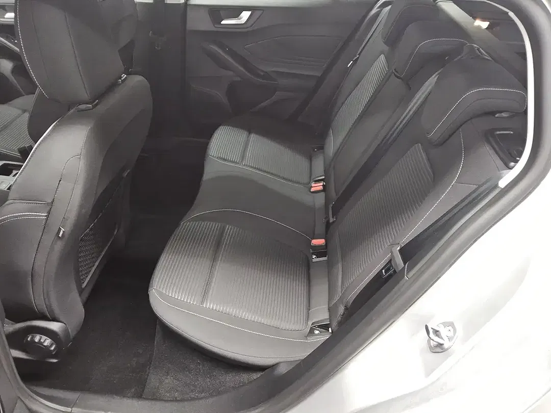 Ford Focus - Thumbnail 7