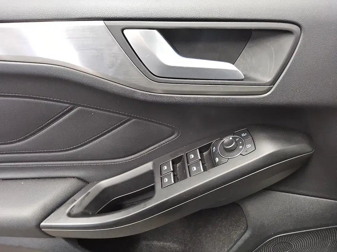 Ford Focus - Thumbnail 5