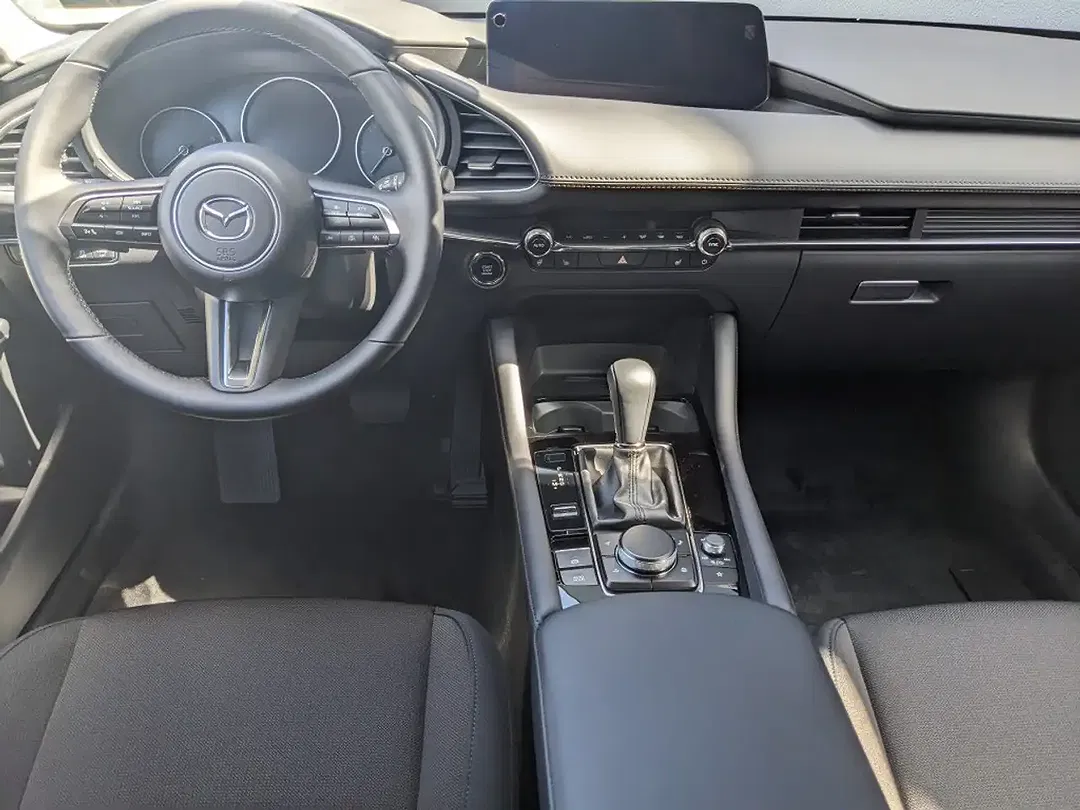 Mazda 3 - Thumbnail 4