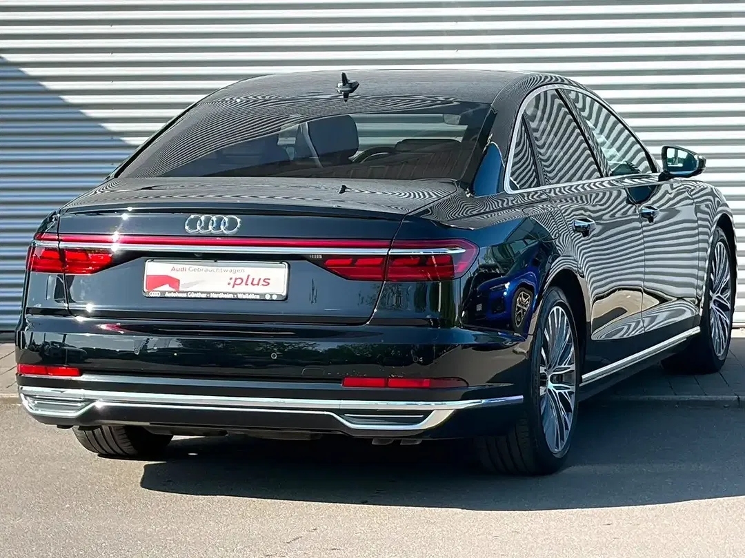 Audi A8 - Thumbnail 4
