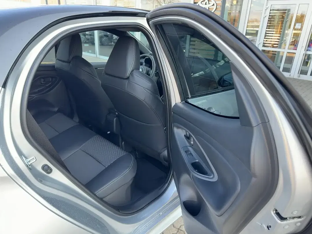 Toyota Yaris - Thumbnail 12