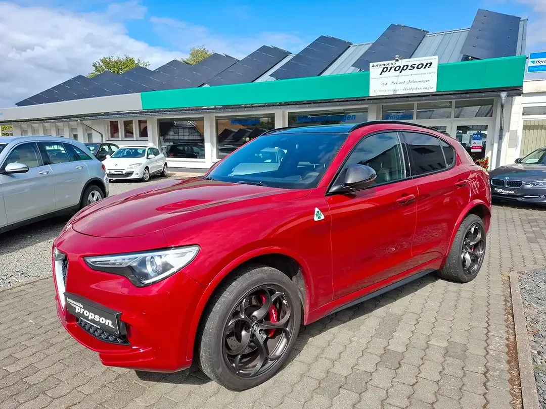 Alfa Romeo Stelvio Q4 Quadrifoglio - foto 1