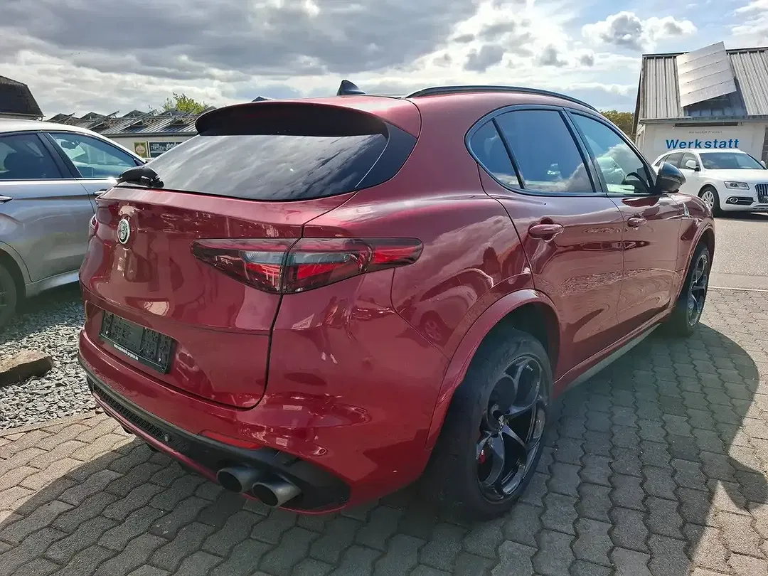 Alfa Romeo Stelvio Q4 Quadrifoglio - foto 2