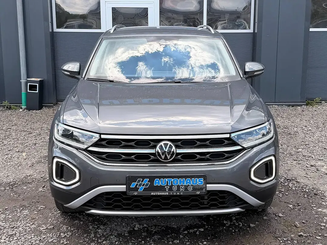 Volkswagen T-Roc - Thumbnail 2