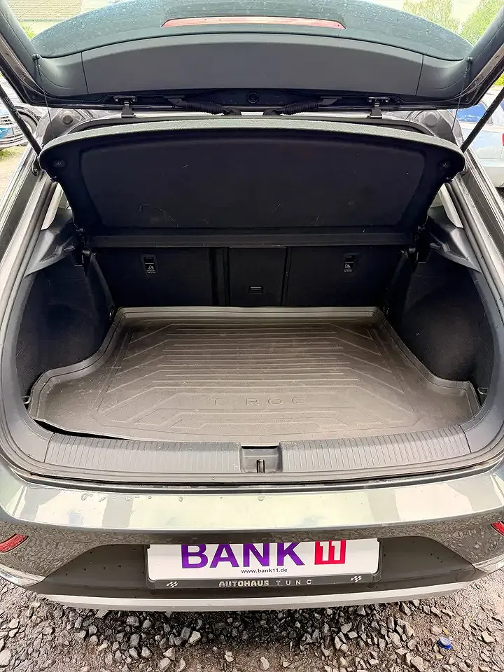 Volkswagen T-Roc - Thumbnail 8