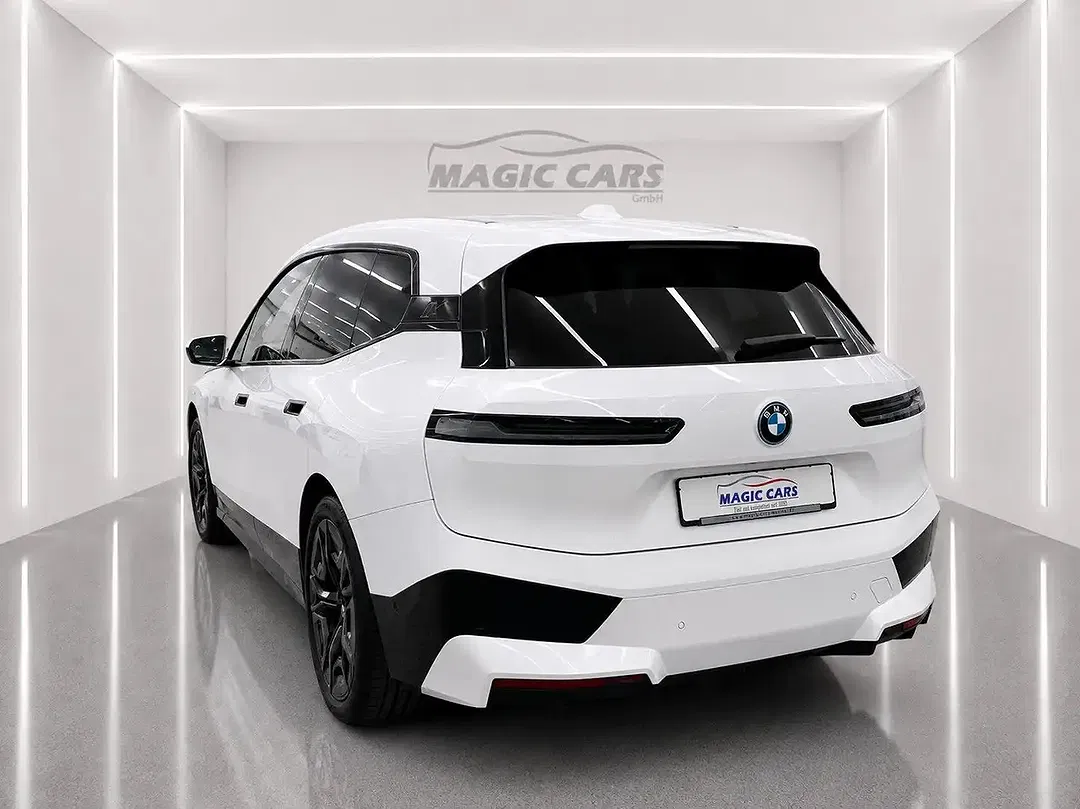 BMW iX - Thumbnail 3