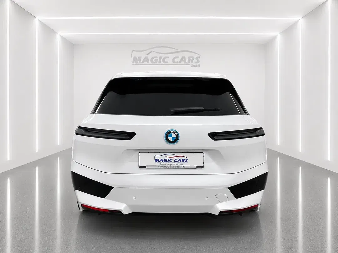 BMW iX - Thumbnail 4