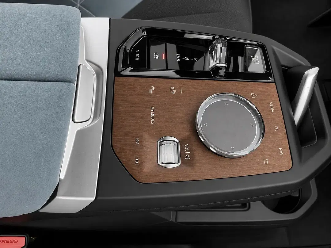 BMW iX - Thumbnail 9