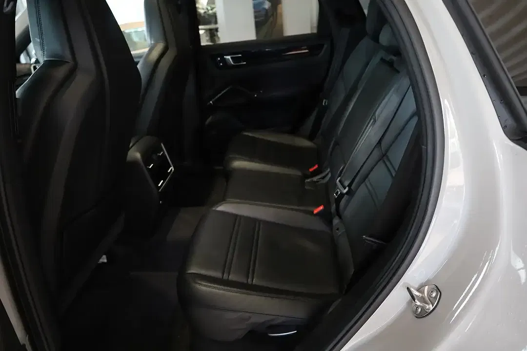 Porsche Cayenne - Thumbnail 12