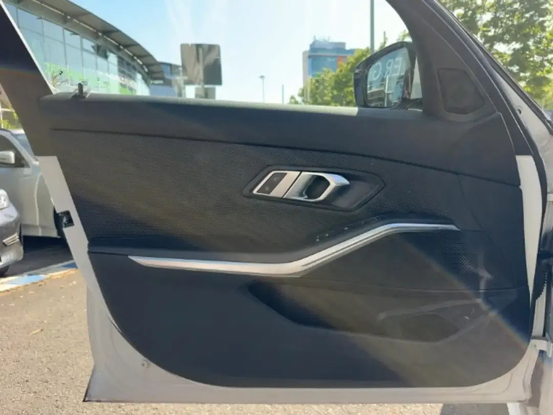 BMW 318 - Thumbnail 12