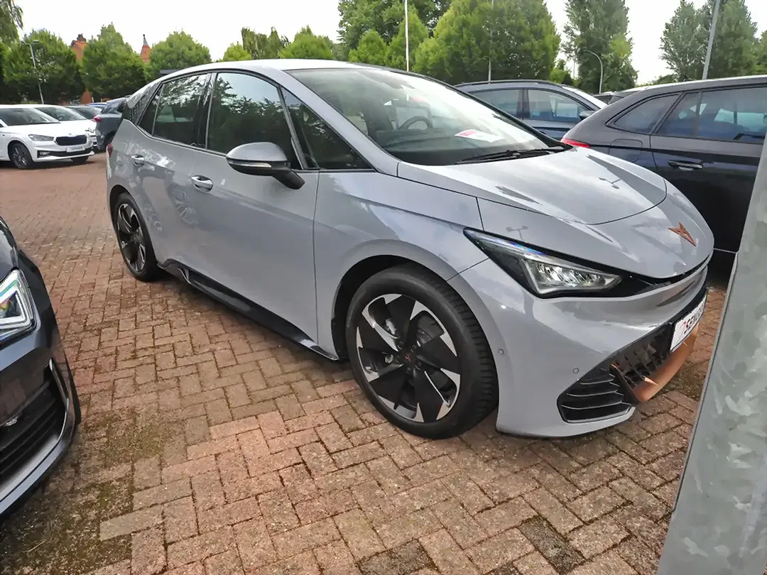 CUPRA Born - Thumbnail 3