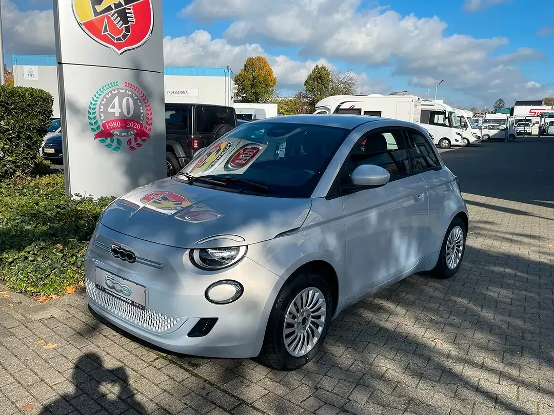 Fiat 500e - Thumbnail 3