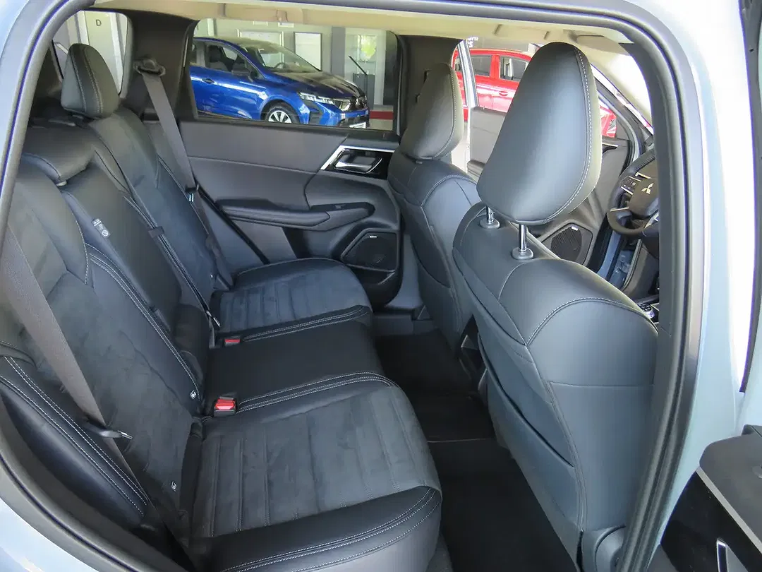 Mitsubishi Outlander - Thumbnail 12