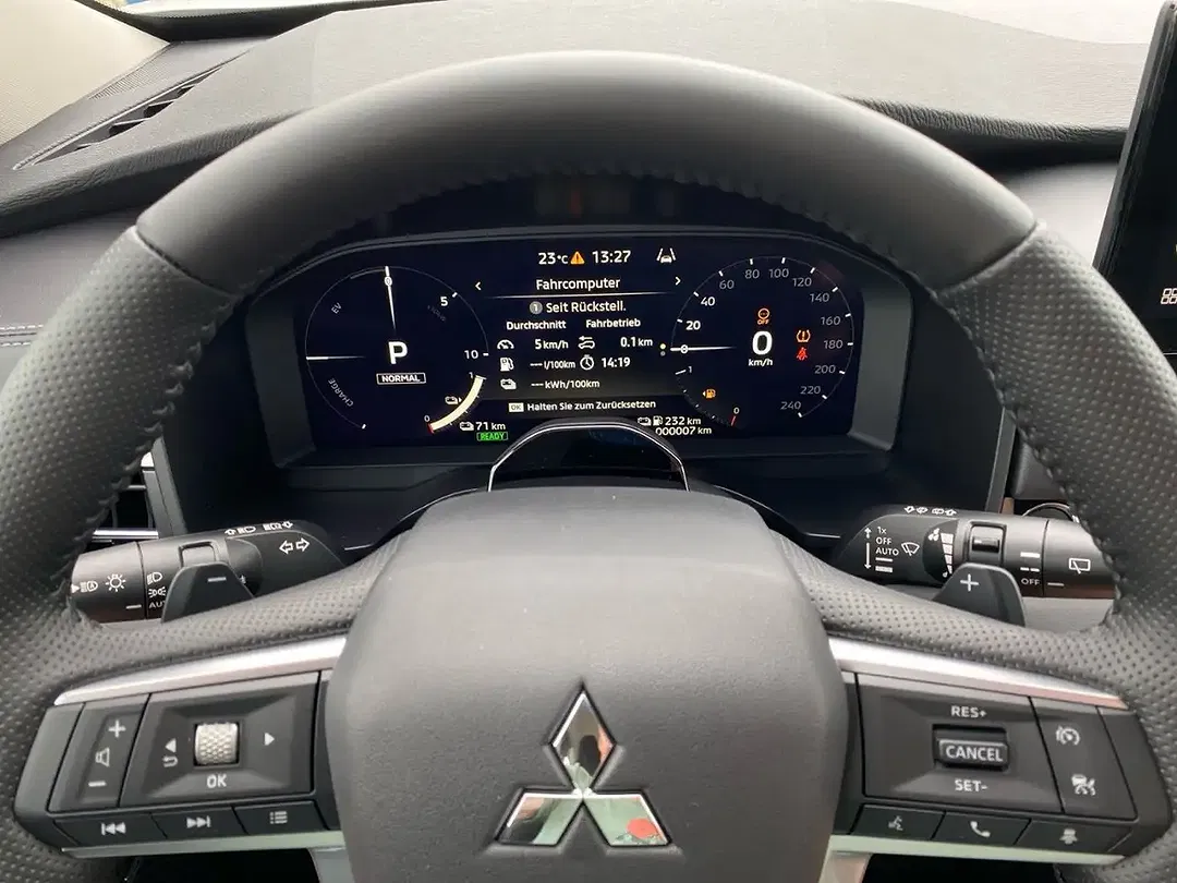 Mitsubishi Outlander - Thumbnail 12