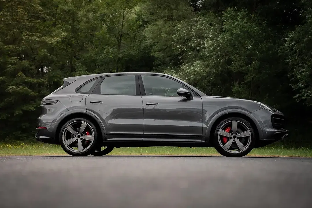 Porsche Cayenne - Thumbnail 2