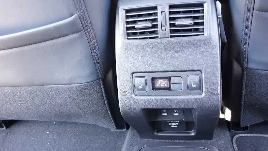 Mitsubishi Outlander - Thumbnail 7