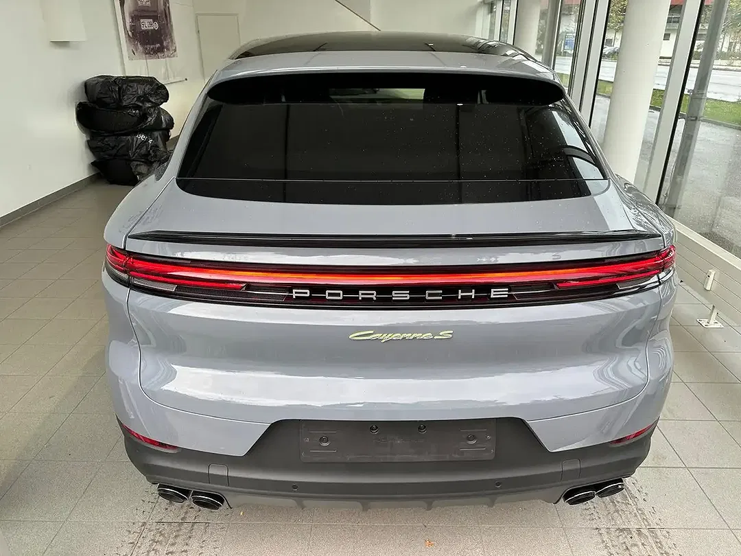 Porsche Cayenne - Thumbnail 3