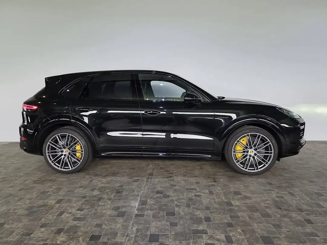 Porsche Cayenne - Thumbnail 1
