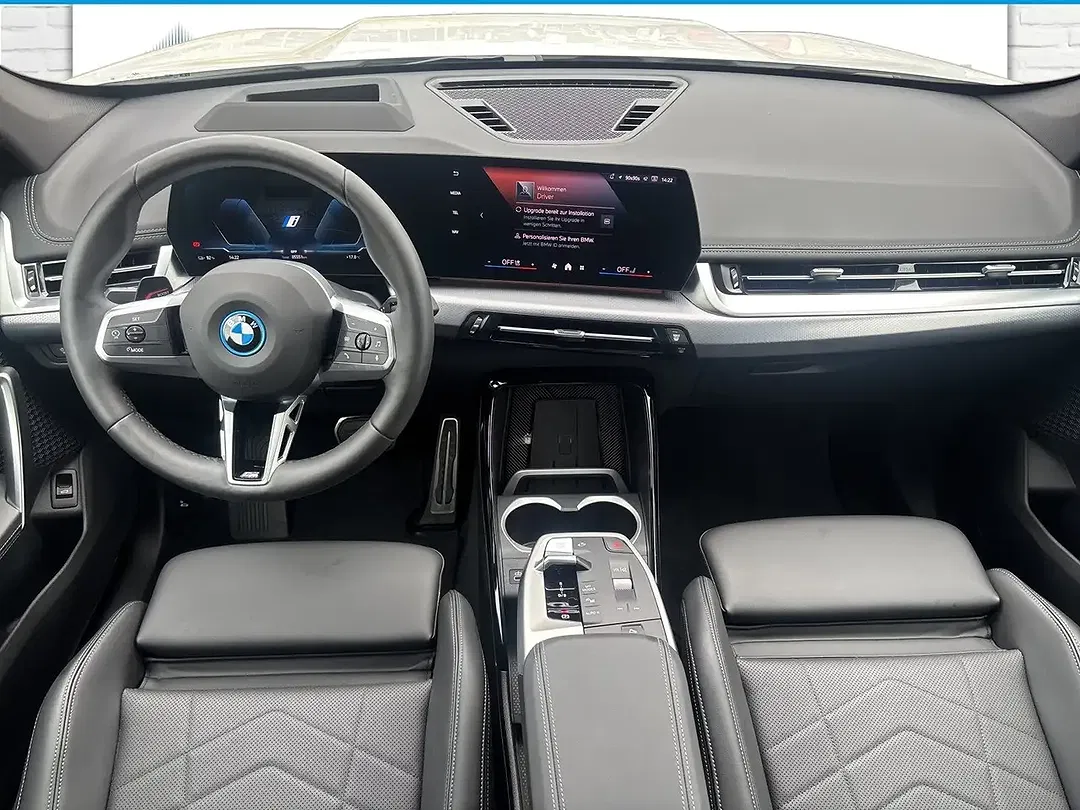 BMW iX1 - Thumbnail 10