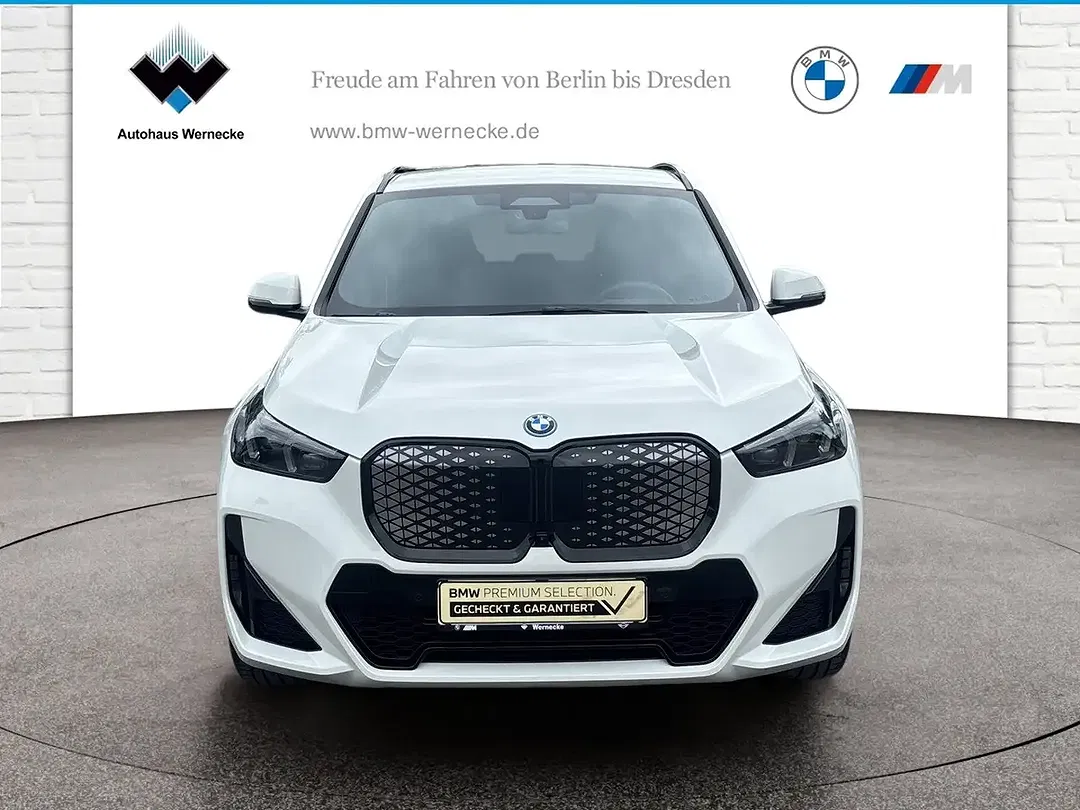 BMW iX1 - Thumbnail 8