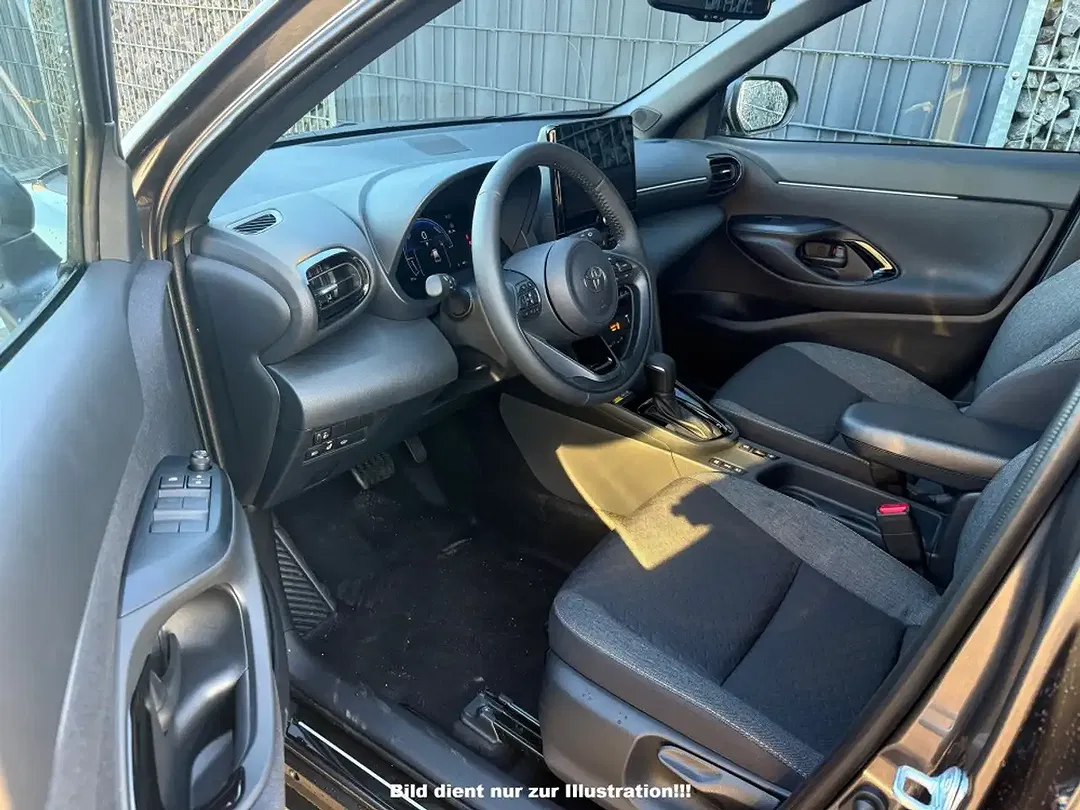Toyota Yaris Cross - Thumbnail 5