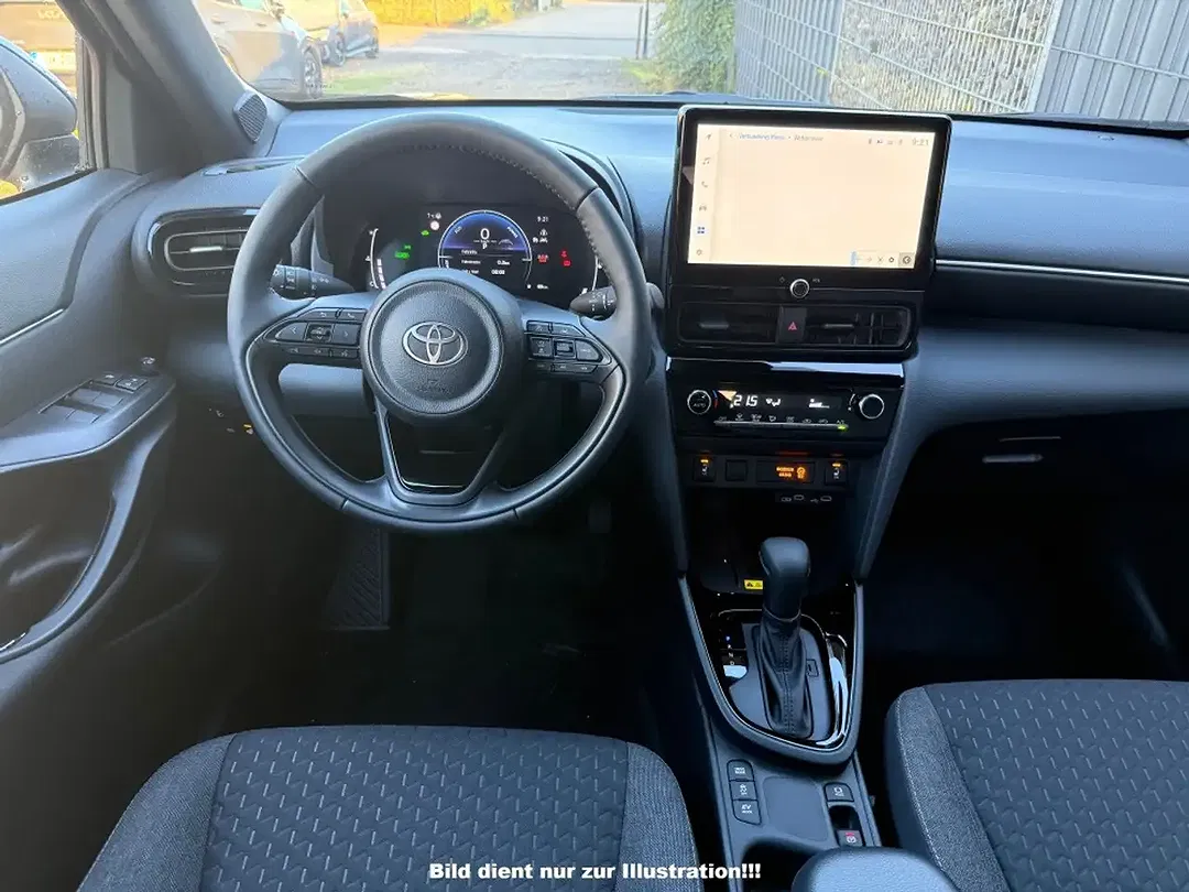 Toyota Yaris Cross - Thumbnail 6