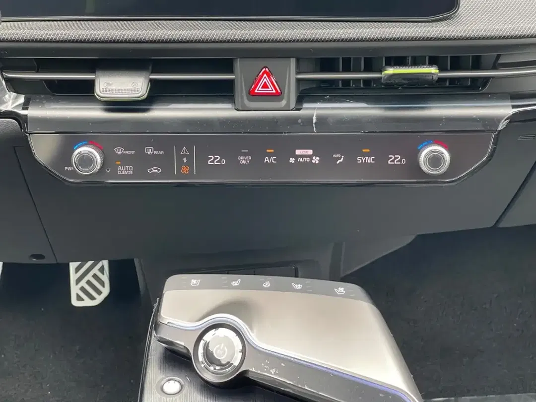 Kia EV6 - Thumbnail 12