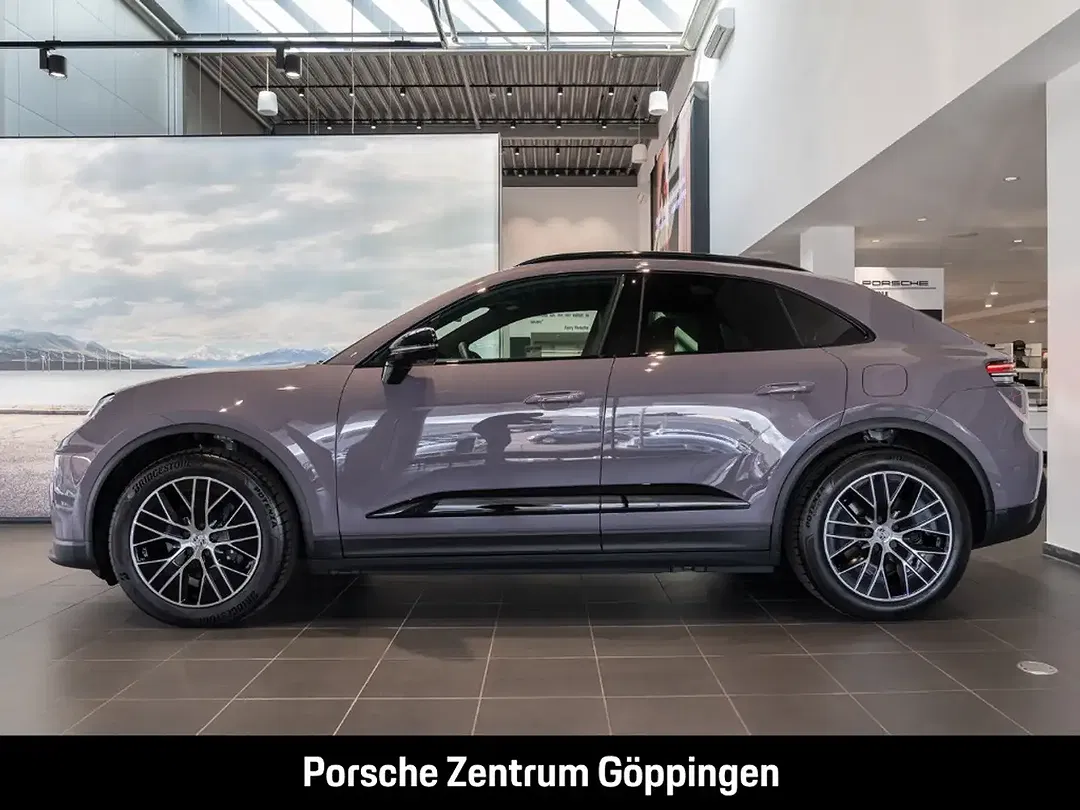Porsche Macan - Thumbnail 2