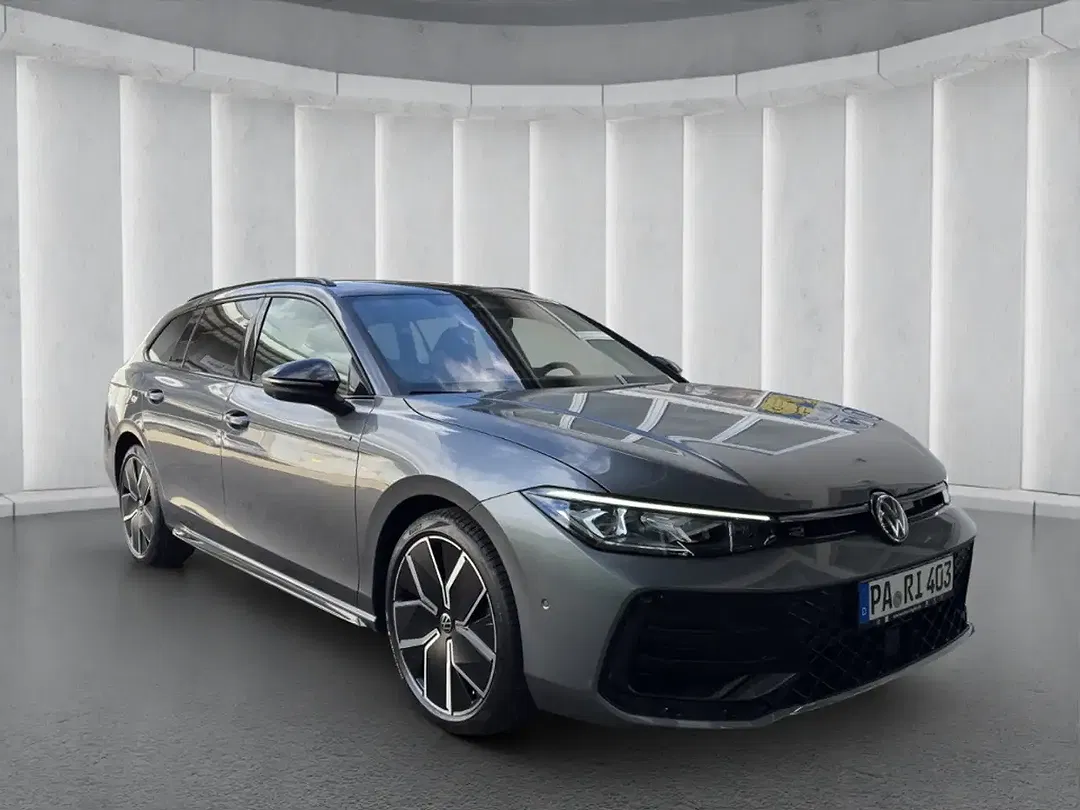 Volkswagen Passat - Thumbnail 1