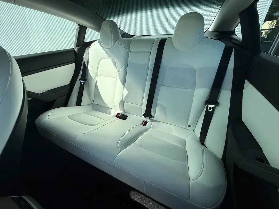 Tesla Model 3 - Thumbnail 14