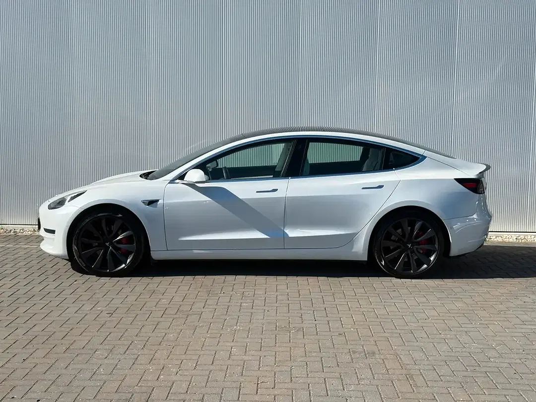 Tesla Model 3 - Thumbnail 6