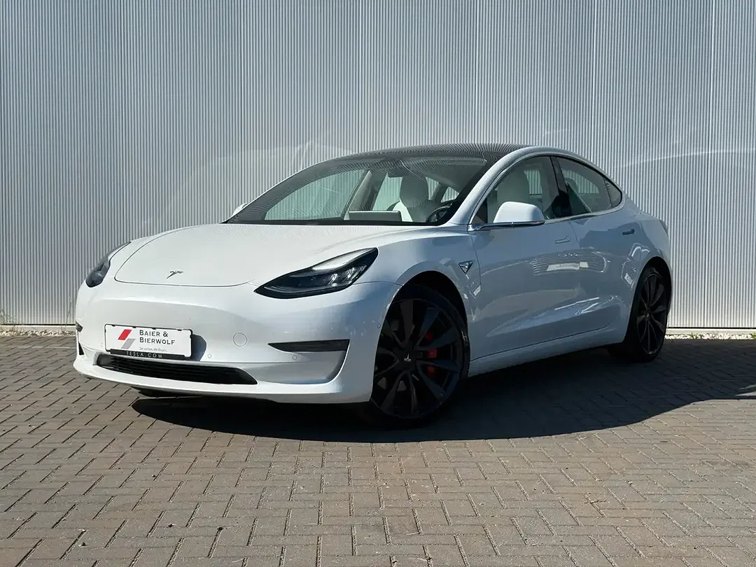 Tesla Model 3 - Thumbnail 7