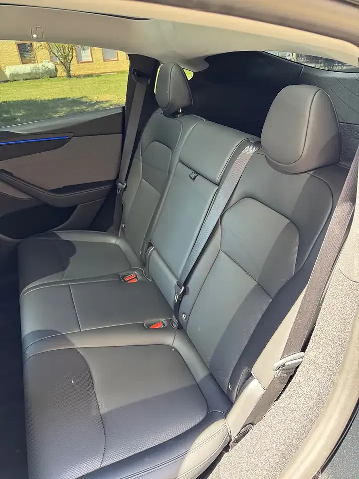 Tesla Model Y - Thumbnail 12