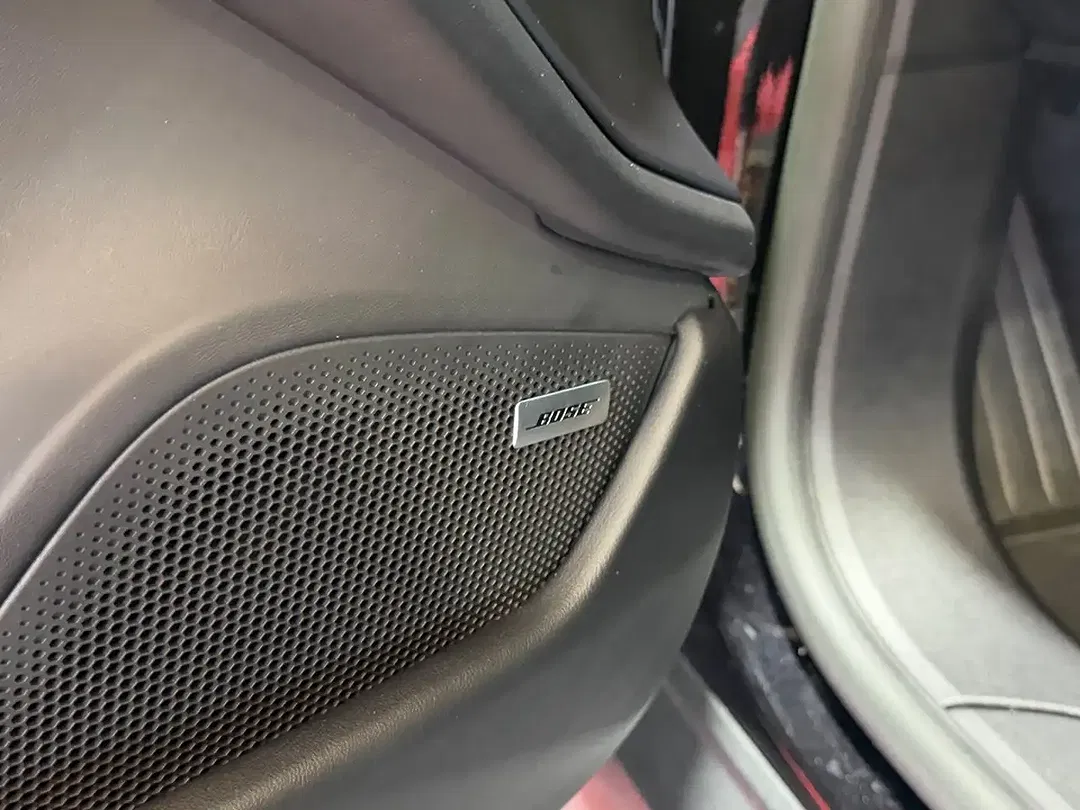Porsche Taycan - Thumbnail 11
