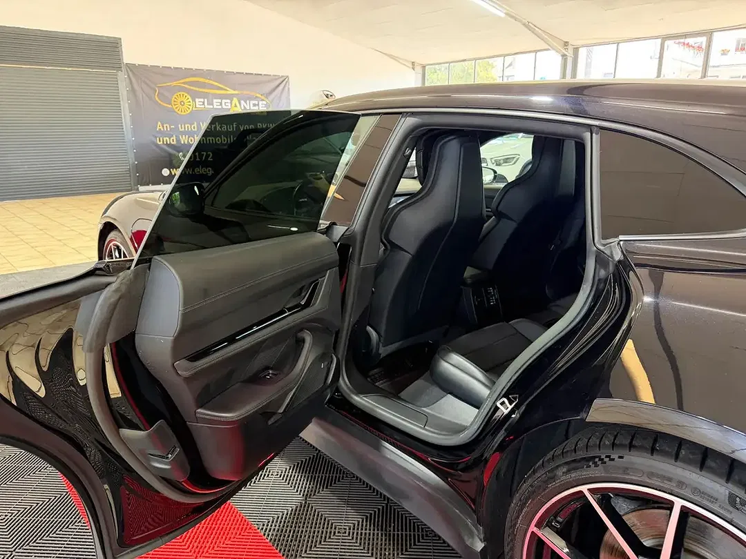 Porsche Taycan - Thumbnail 14
