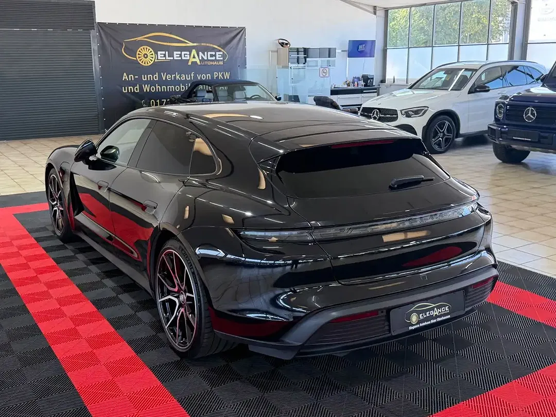 Porsche Taycan - Thumbnail 8
