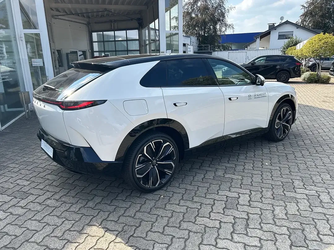 Mazda CX-6e - Thumbnail 4