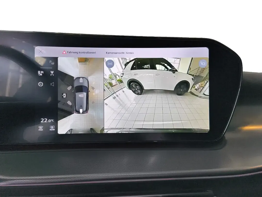 Audi Q3 - Thumbnail 14