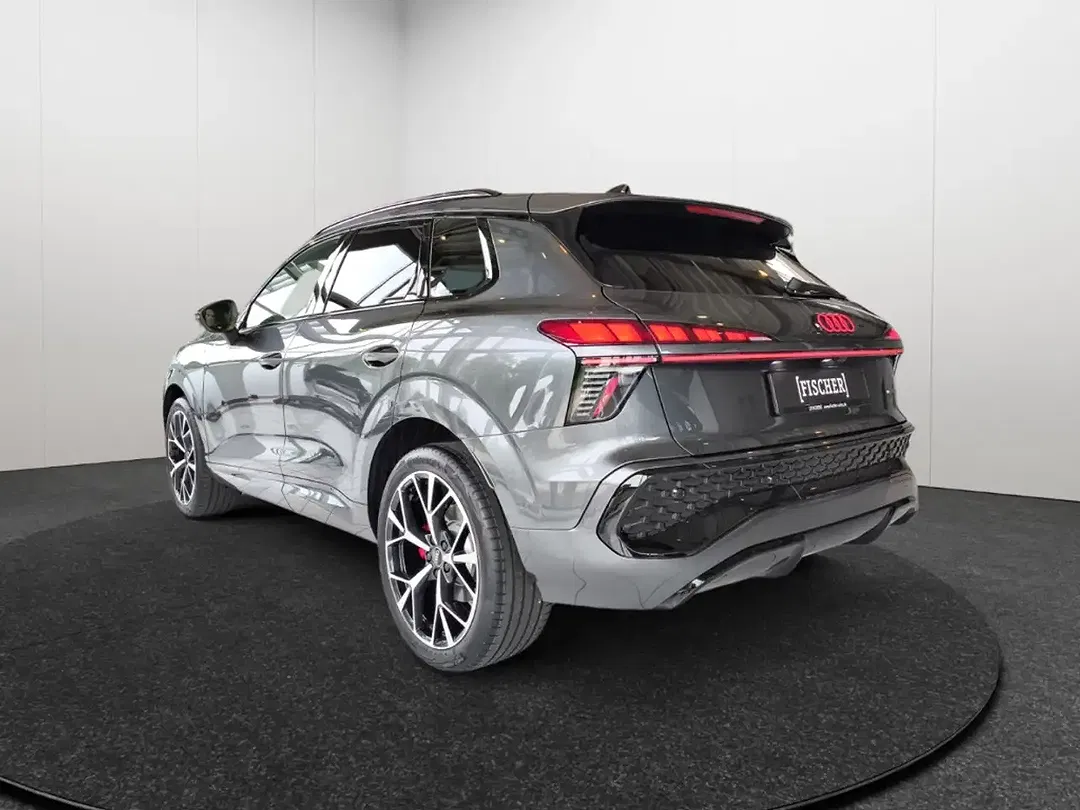 Audi Q3 - Thumbnail 3