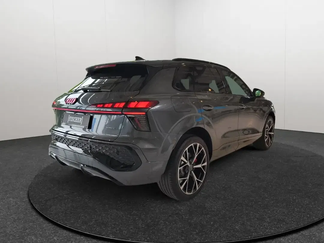 Audi Q3 - Thumbnail 4