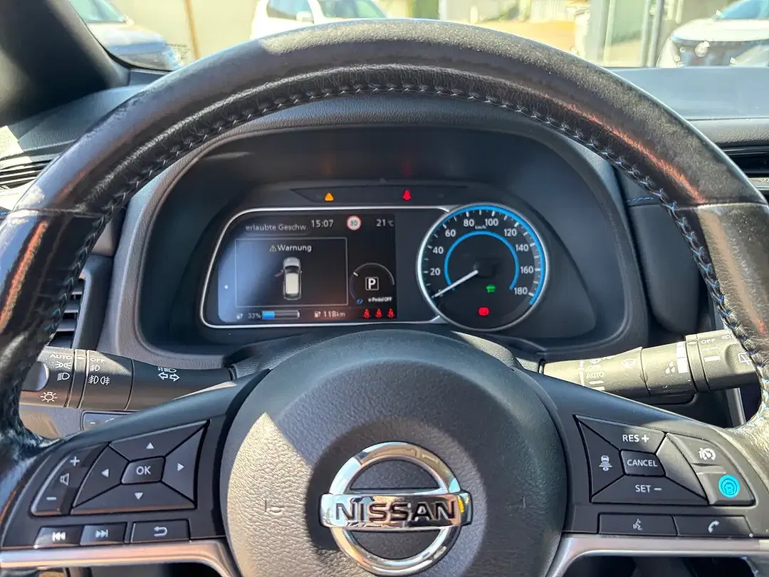 Nissan Leaf - Thumbnail 12