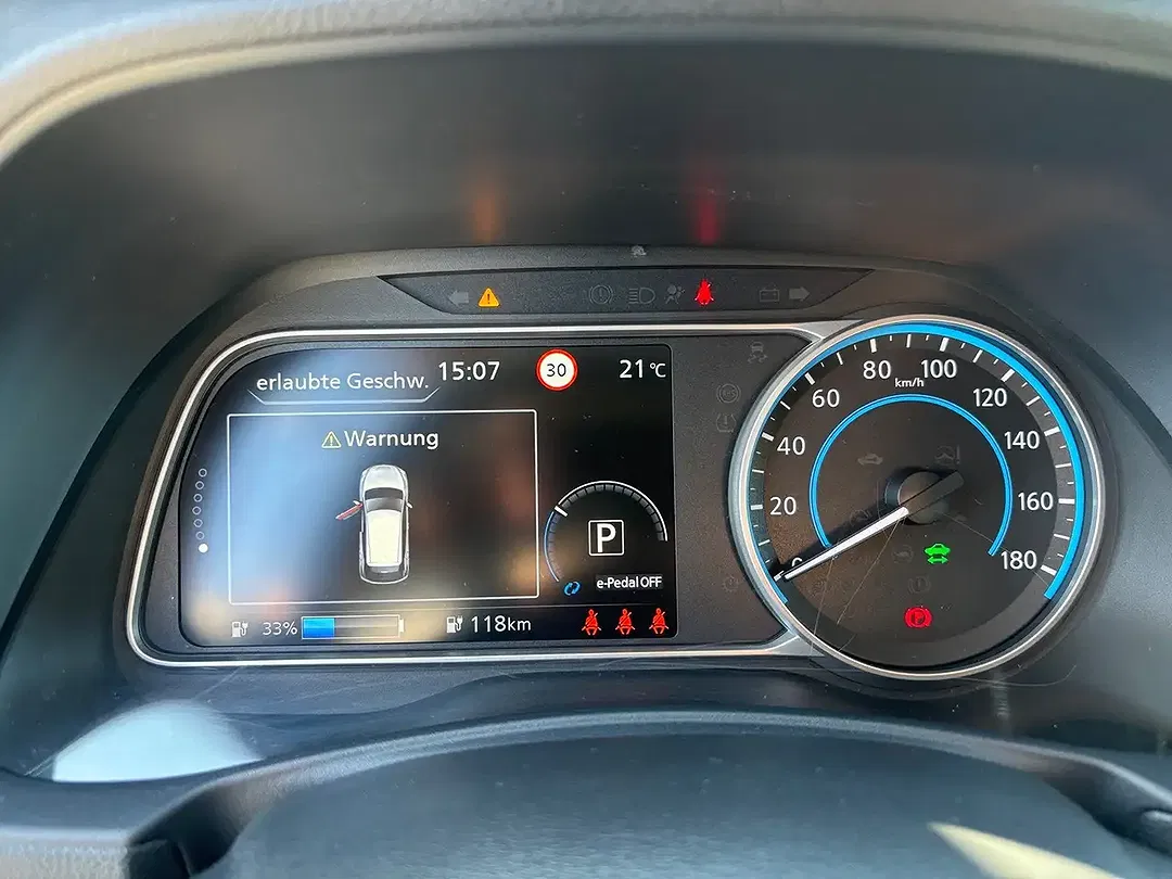 Nissan Leaf - Thumbnail 13