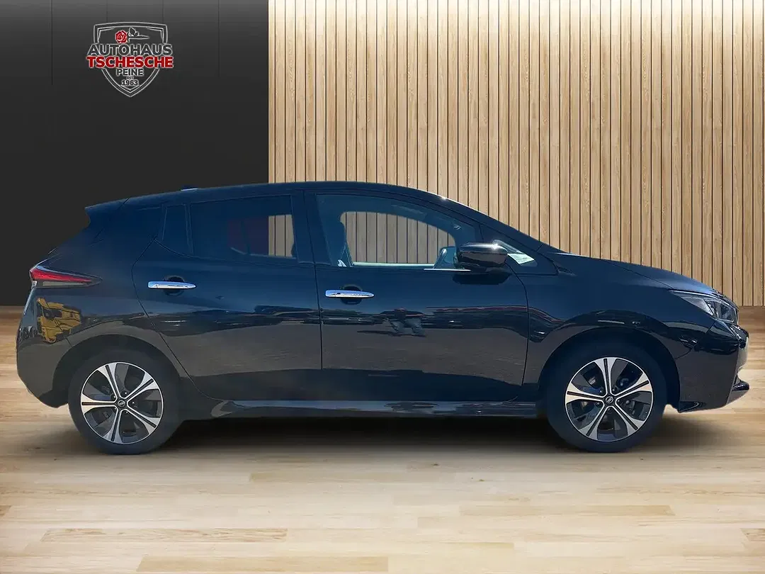 Nissan Leaf - Thumbnail 3