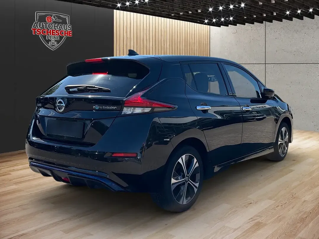 Nissan Leaf - Thumbnail 4