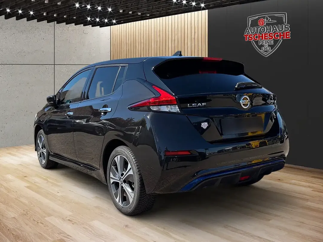 Nissan Leaf - Thumbnail 5
