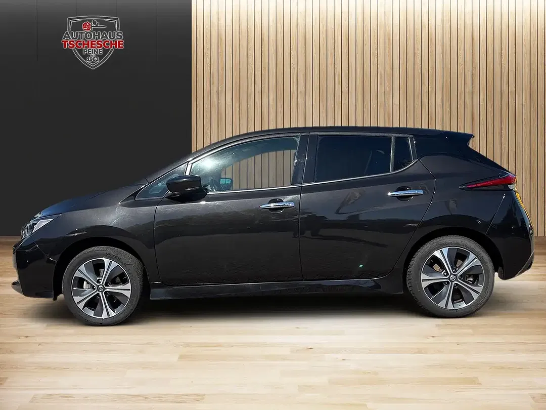 Nissan Leaf - Thumbnail 6