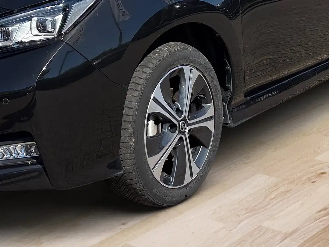 Nissan Leaf - Thumbnail 8