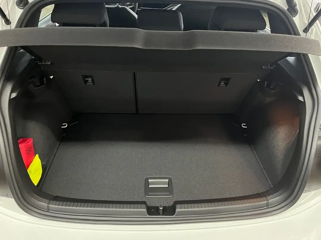 Volkswagen Polo - Thumbnail 9
