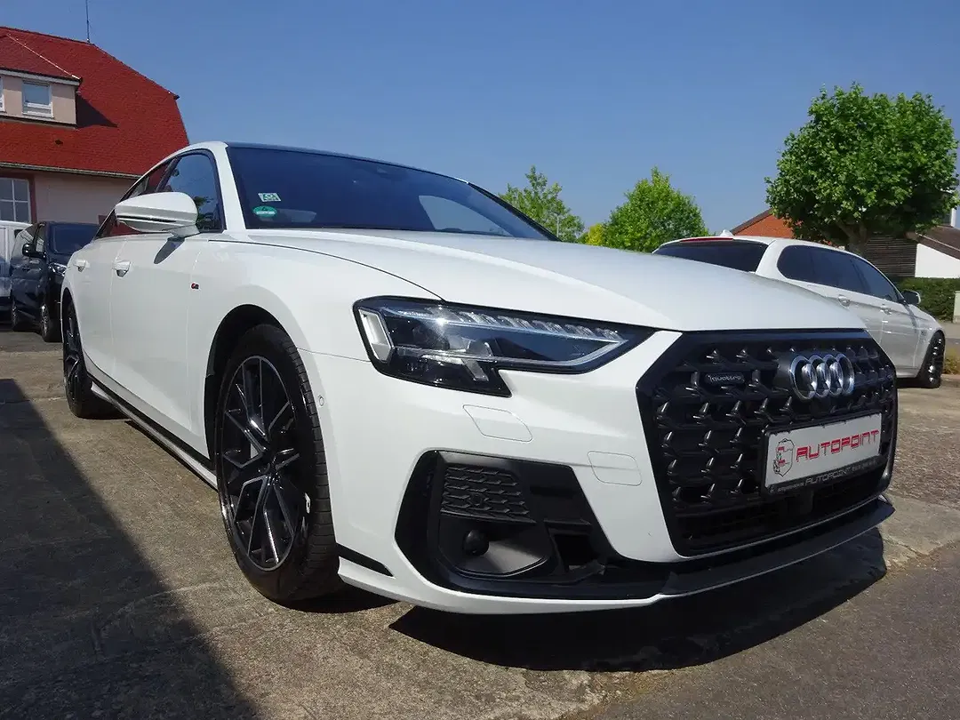 Audi A8 - Thumbnail 3