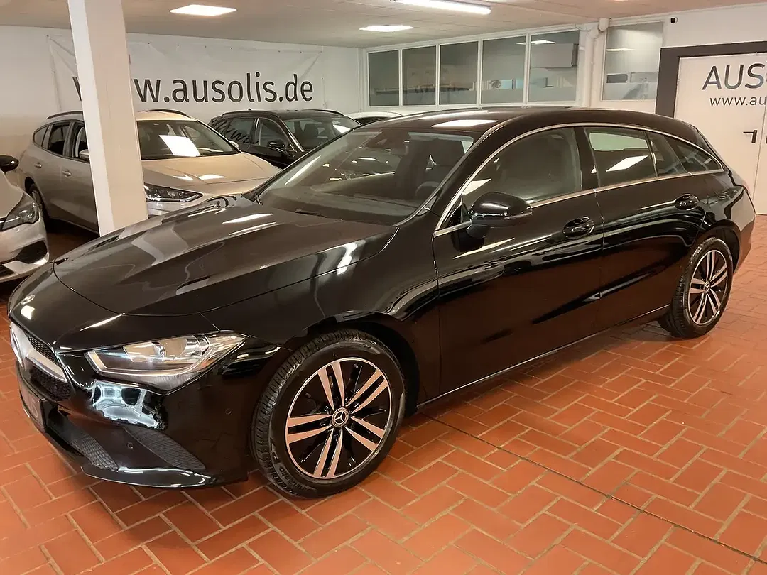 Mercedes-Benz CLA 180 MBUX - foto 1